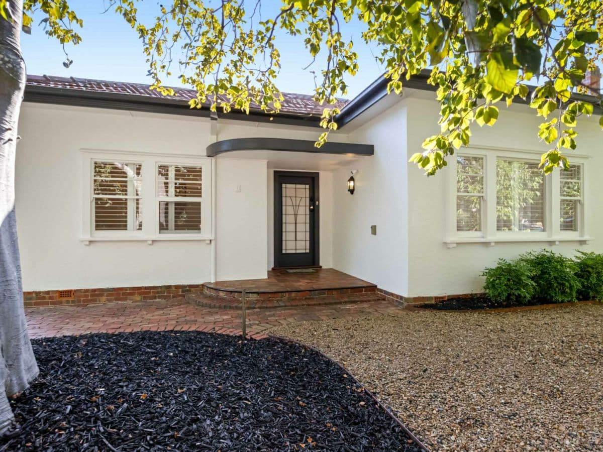 11 Colpin Avenue, LAKE WENDOUREE, Lake Wendouree - Thumbnail 2