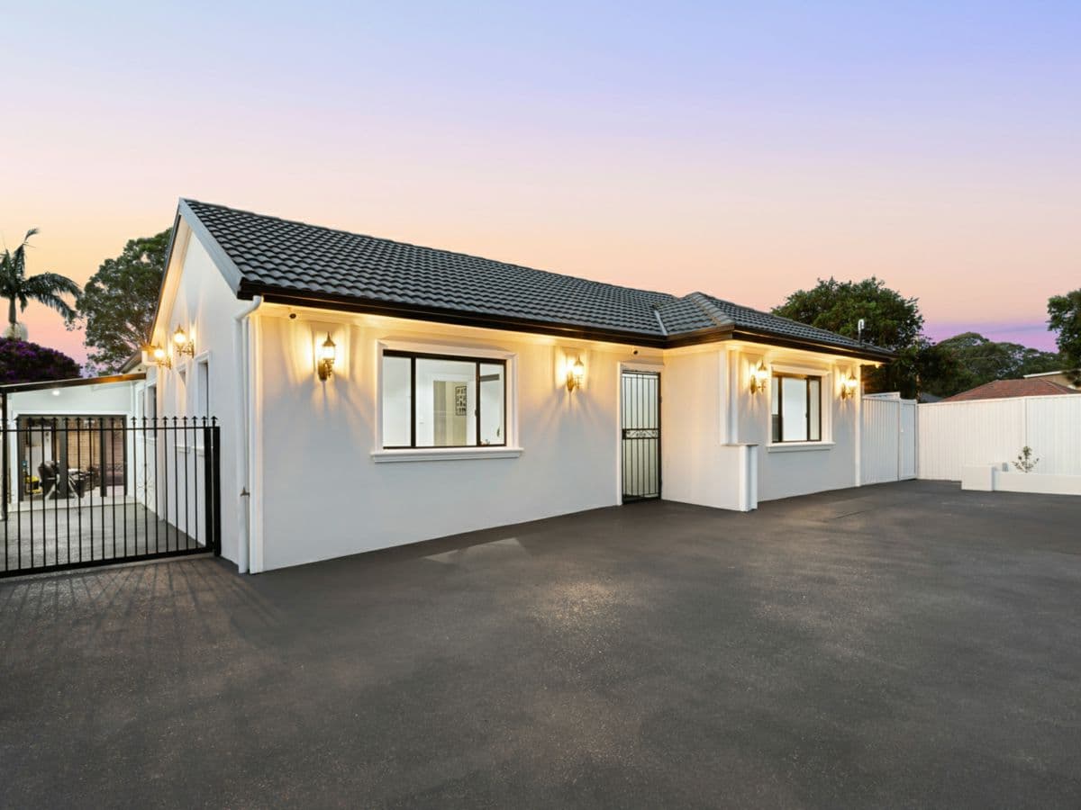 3 Dunlop Street, ROSELANDS, Roselands - Image 1
