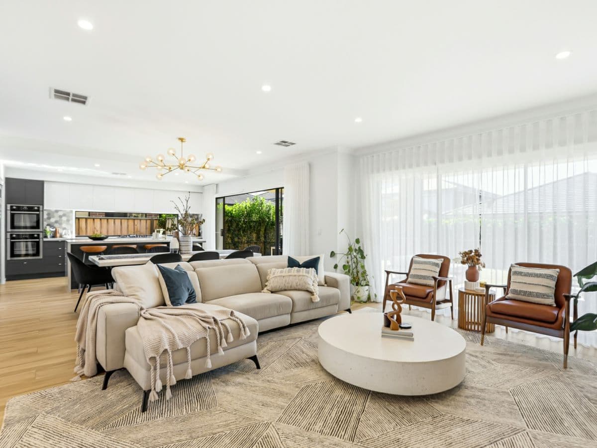 64 Sundowner Parkway, GABLES, Gables - Thumbnail 4