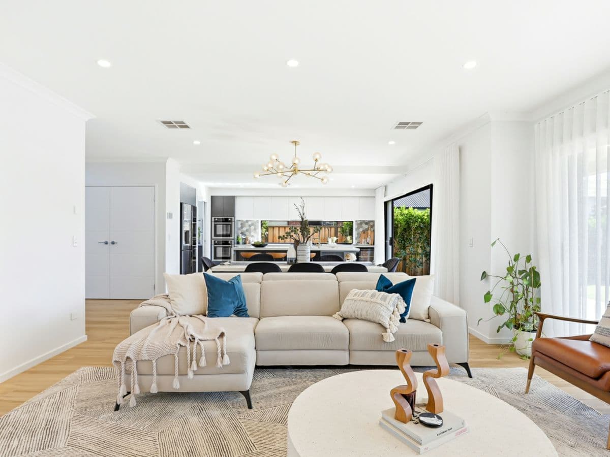 64 Sundowner Parkway, GABLES, Gables - Thumbnail 5