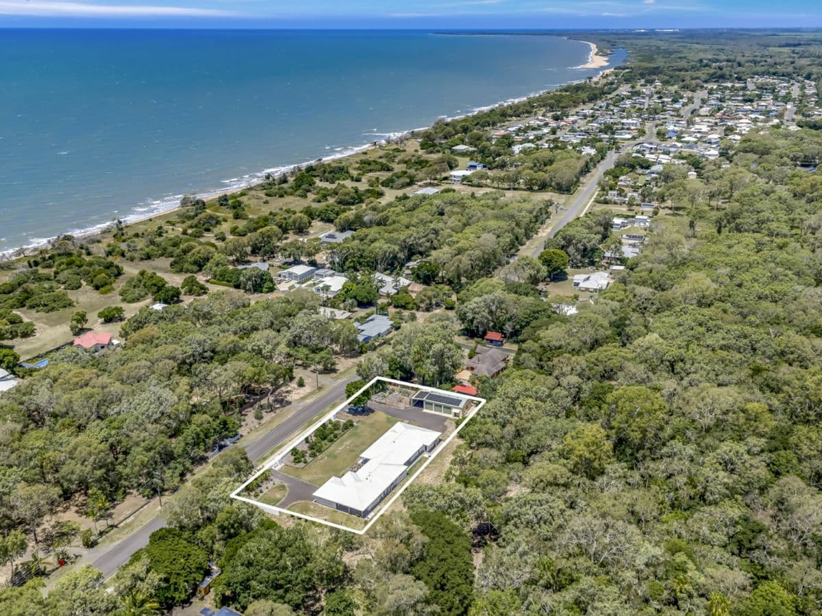 39 Sylvan Drive, MOORE PARK BEACH, Moore Park Beach - Thumbnail 2