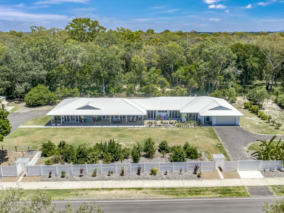 39 Sylvan Drive, MOORE PARK BEACH, Moore Park Beach - Thumbnail 3