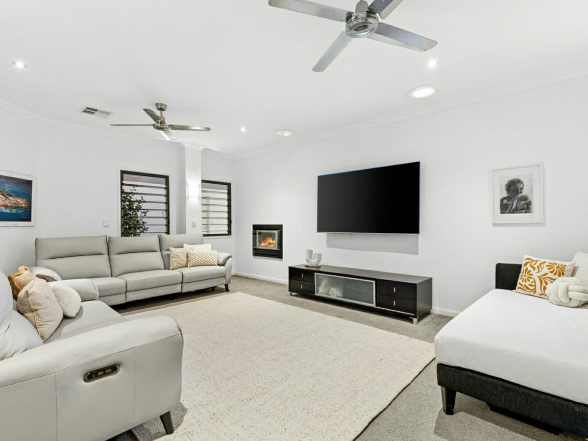 74 Lachlan Crescent, BEERWAH, Beerwah - Thumbnail 3