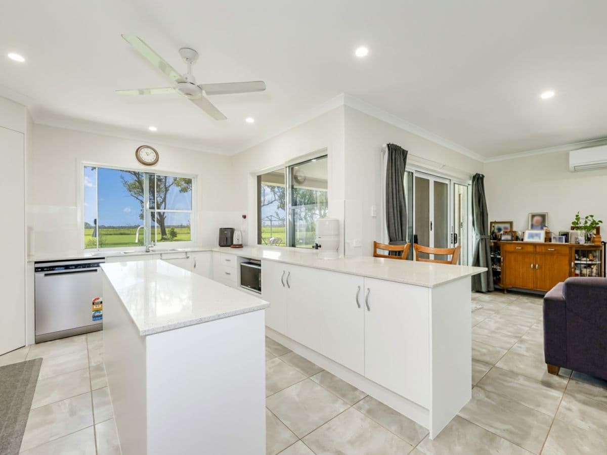 1065 Elliott Heads Road, INNES PARK, Innes Park - Thumbnail 4