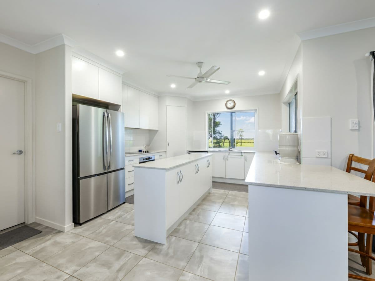 1065 Elliott Heads Road, INNES PARK, Innes Park - Thumbnail 8