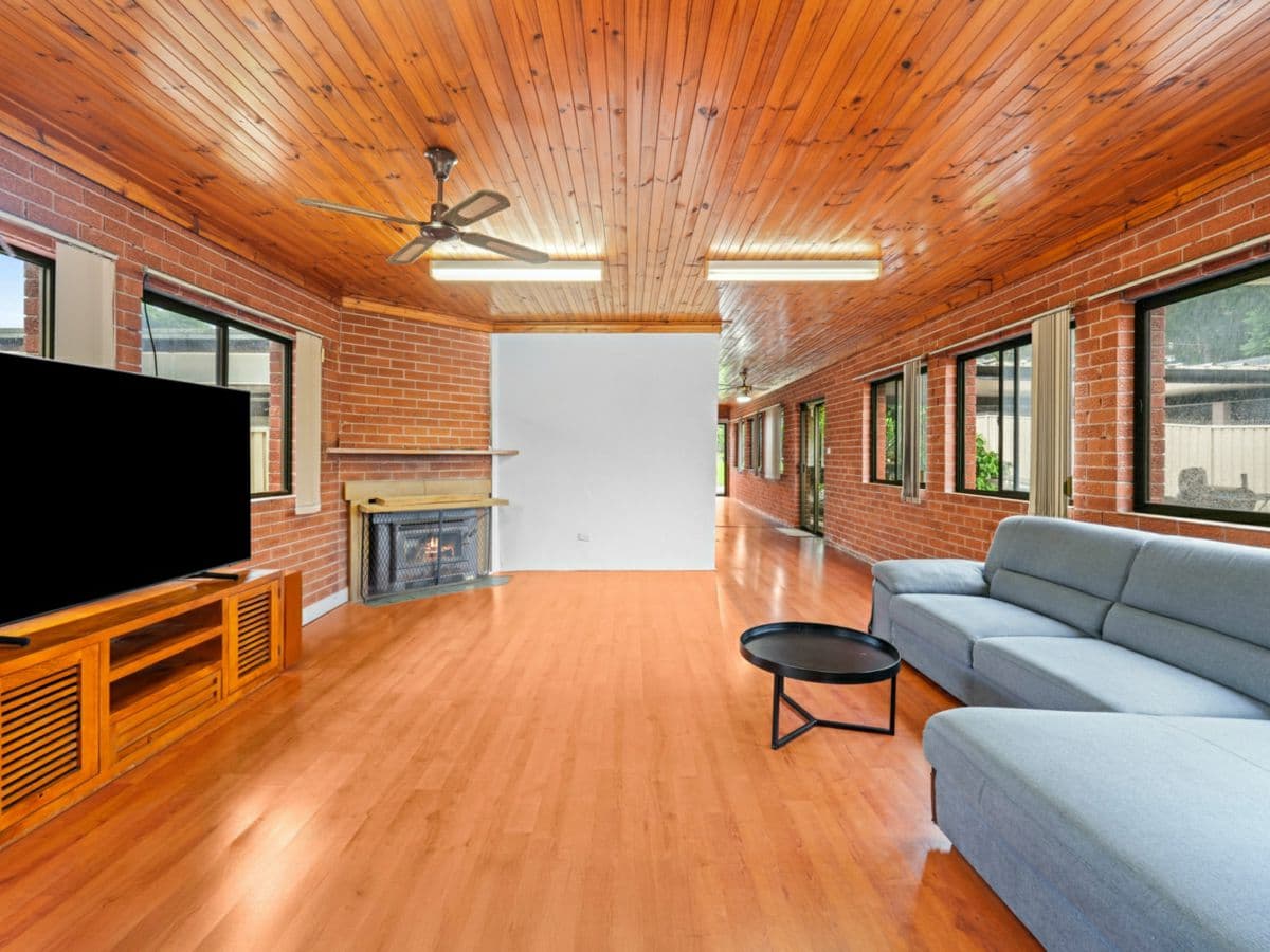 10 Endeavour Road, GEORGES HALL, Georges Hall - Thumbnail 3