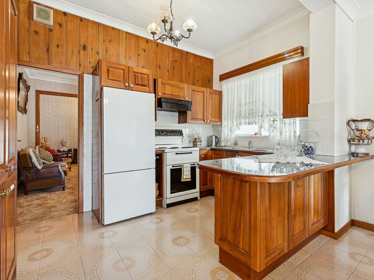 28 Walenore Avenue, KINGSFORD, Kingsford - Thumbnail 4