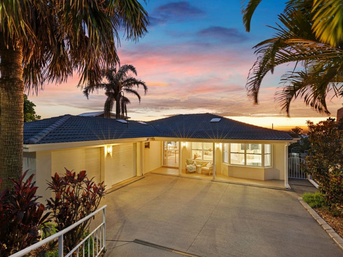 143 Ocean View Drive, WAMBERAL, Wamberal - Thumbnail 2