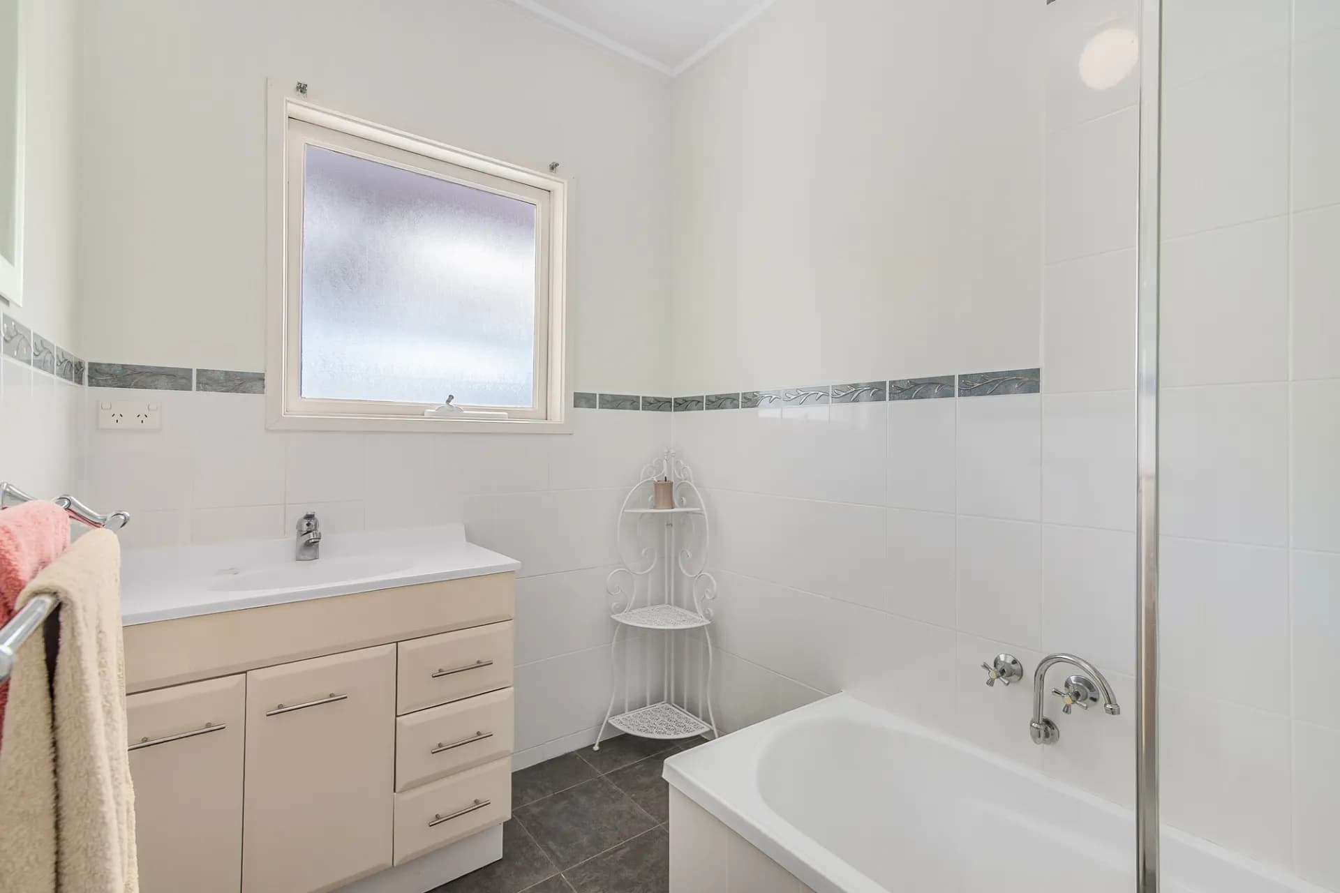 127 Elizabeth Drive, Rosebud, VIC, Rosebud - Thumbnail 7