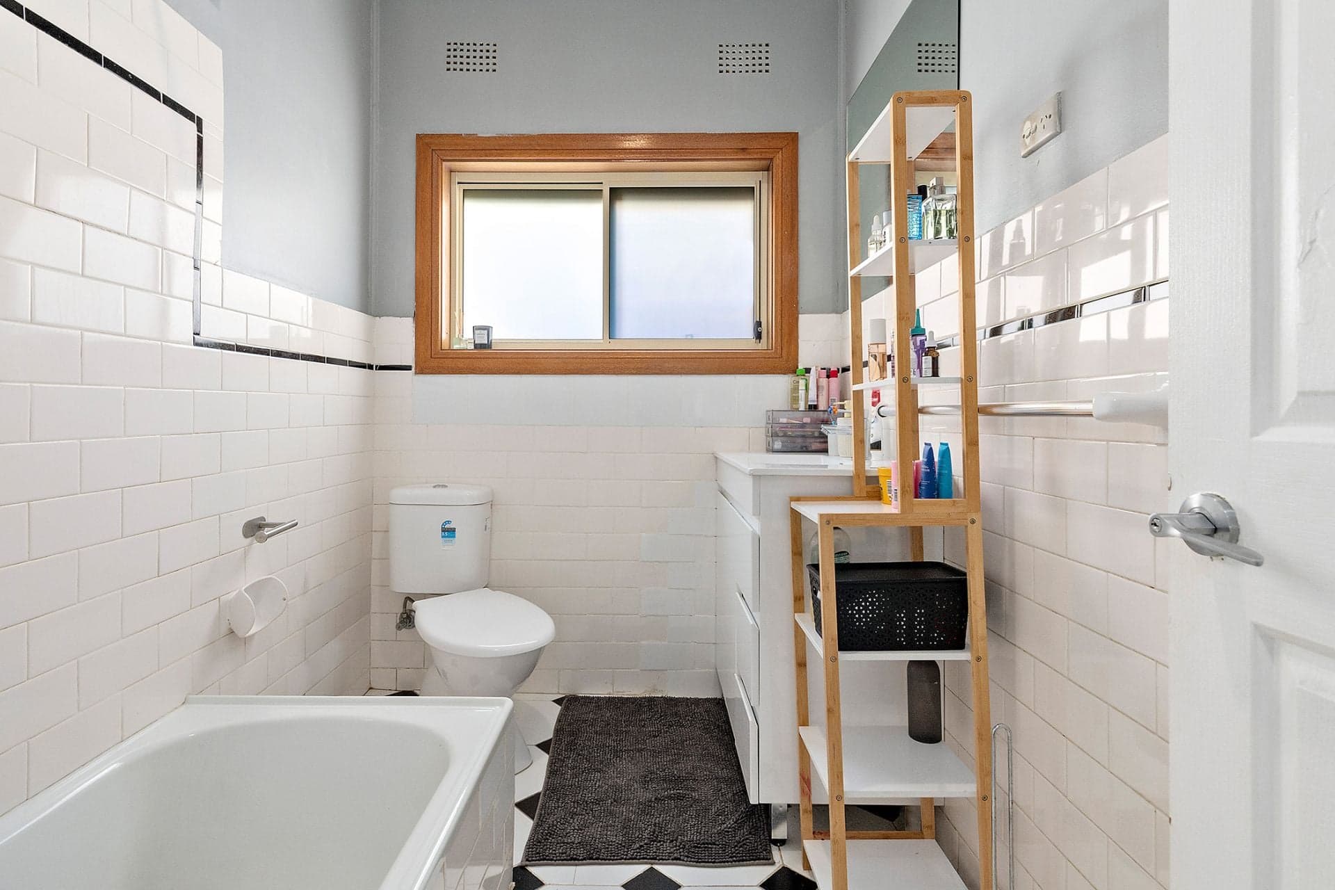 227 Moorefields Road, Roselands, Roselands - Thumbnail 2