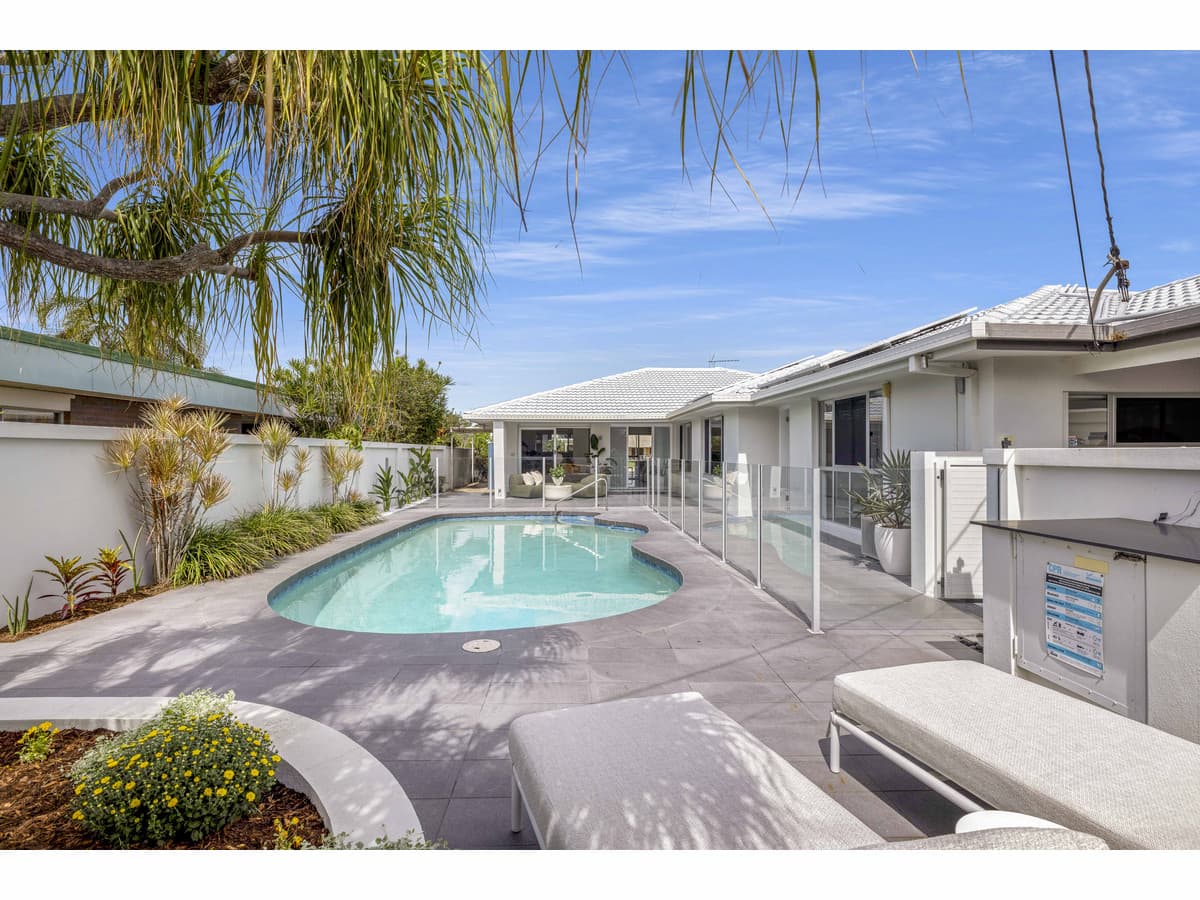 25 Beverley Crescent, Broadbeach Waters QLD 4218, Broadbeach Waters - Thumbnail 2