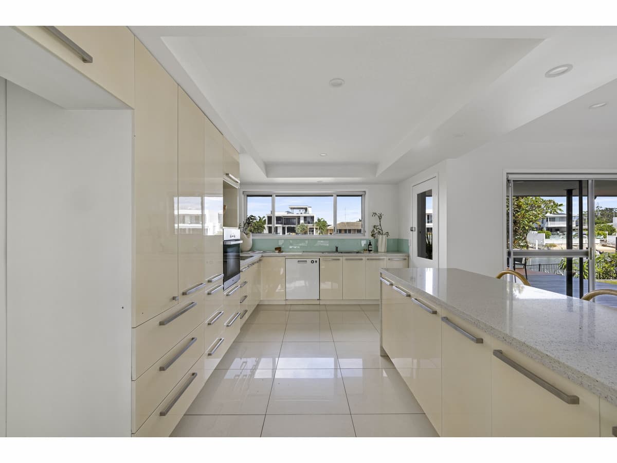 25 Beverley Crescent, Broadbeach Waters QLD 4218, Broadbeach Waters - Thumbnail 8