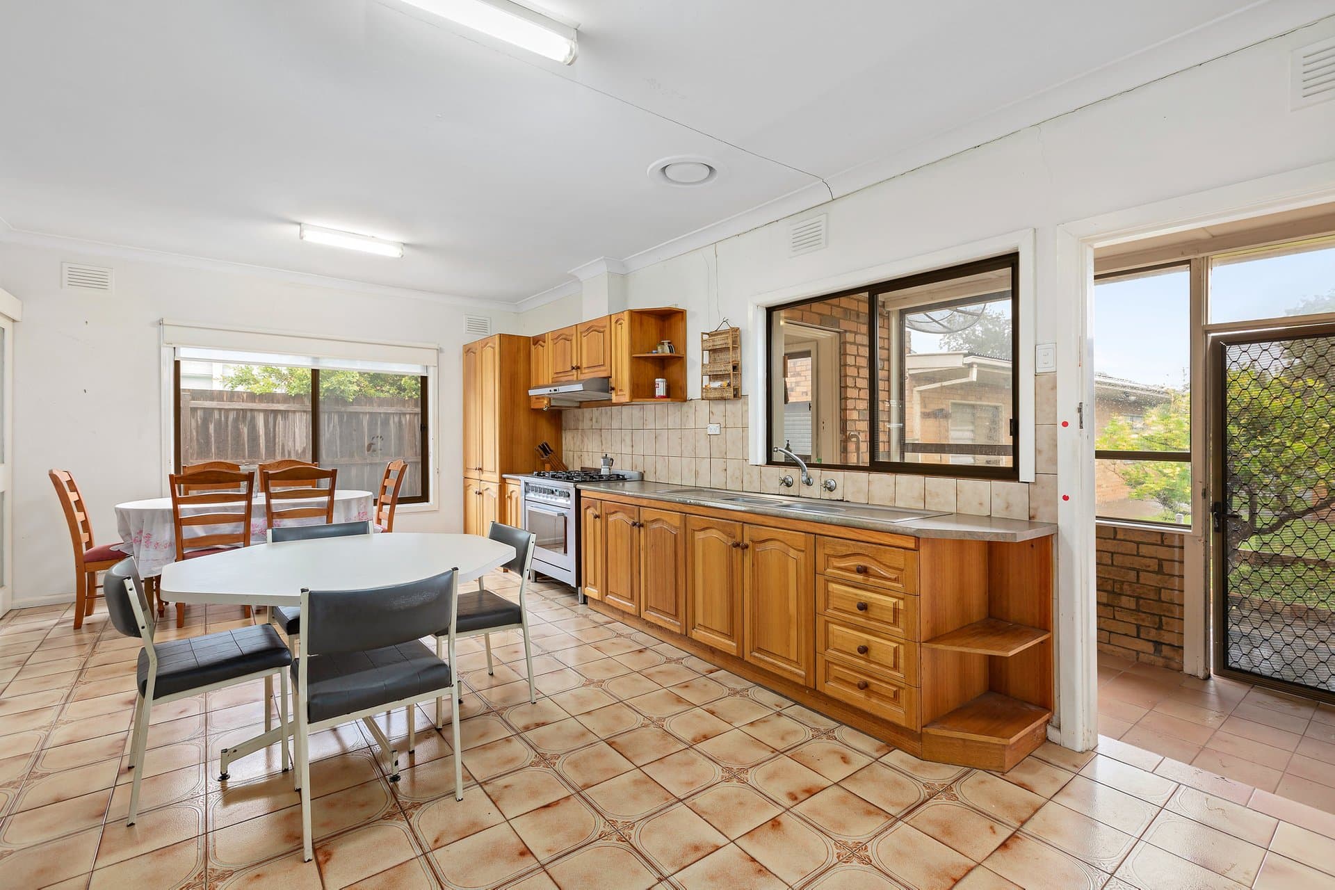 48 Berkeley Street, Huntingdale - Thumbnail 5