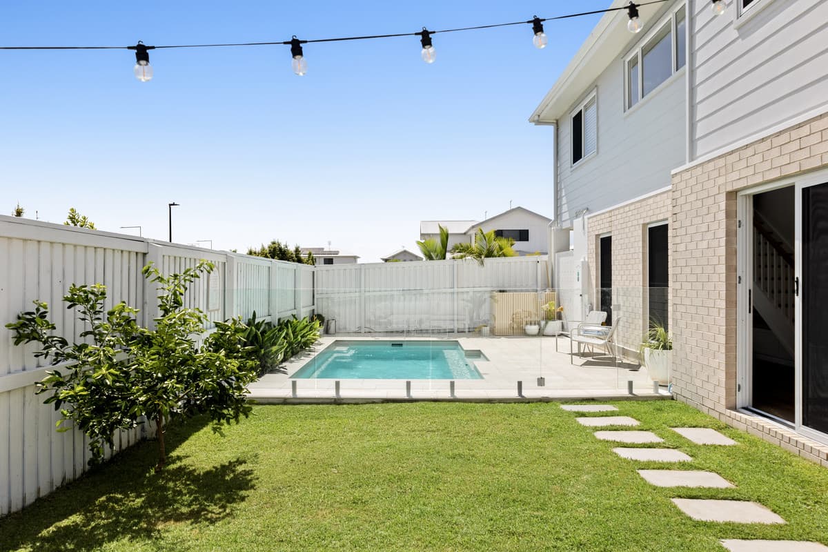 11 Daydream Crescent, Banya - Image 1