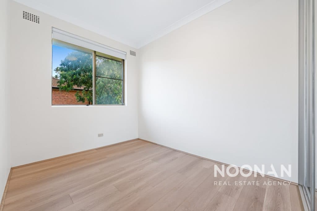 7/52 Hampton Court Road, Carlton - Image 1