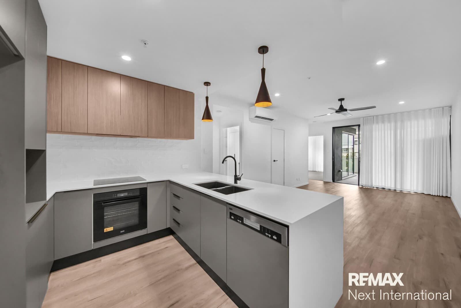 12/11 Barrack Road Cannon Hill QLD 4170, Cannon Hill - Thumbnail 2