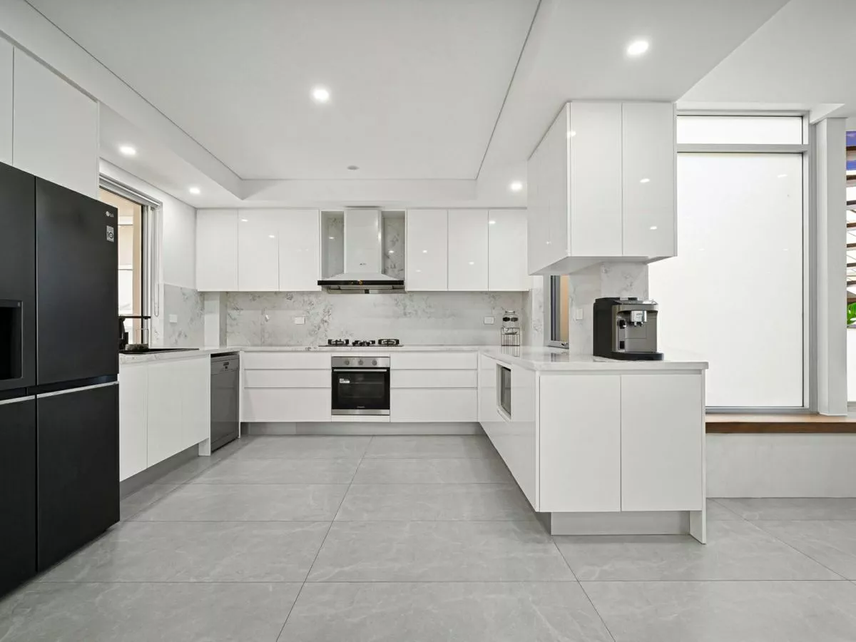 28 Riverside Drive, SANS SOUCI, Sans Souci - Thumbnail 4