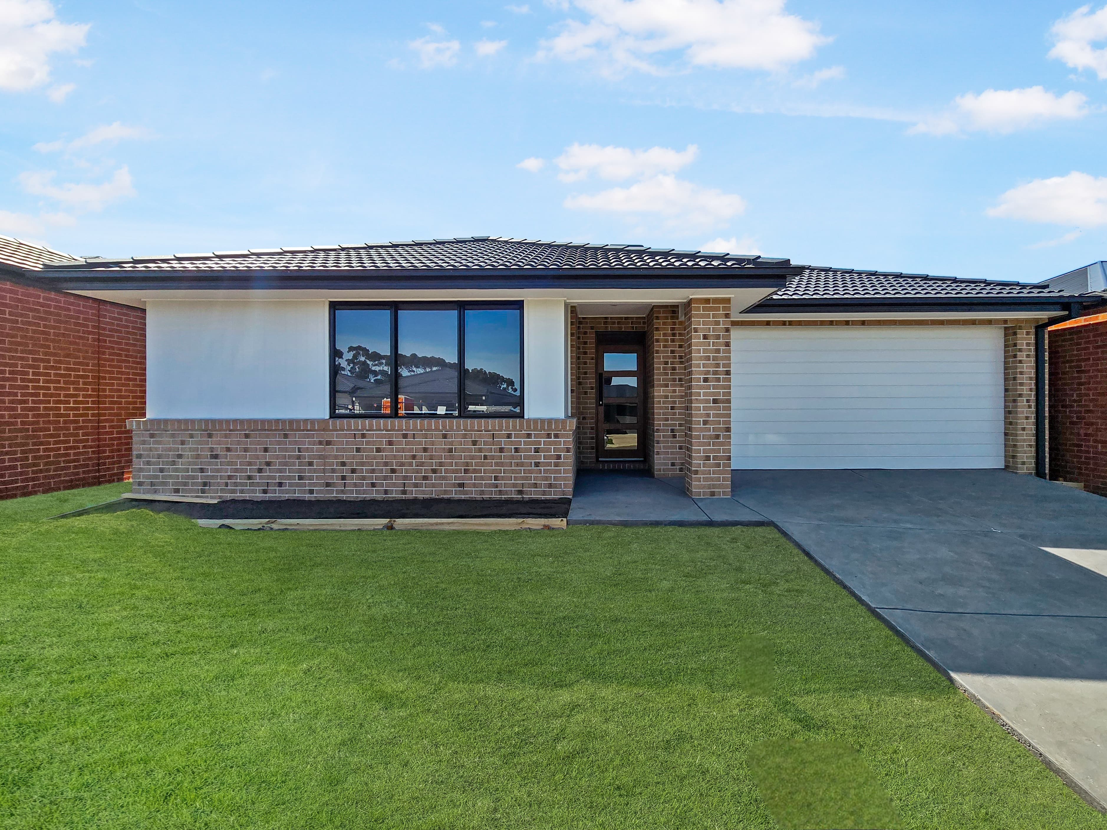 17 Italianate Street,CHARLEMONT, Charlemont - Image 1