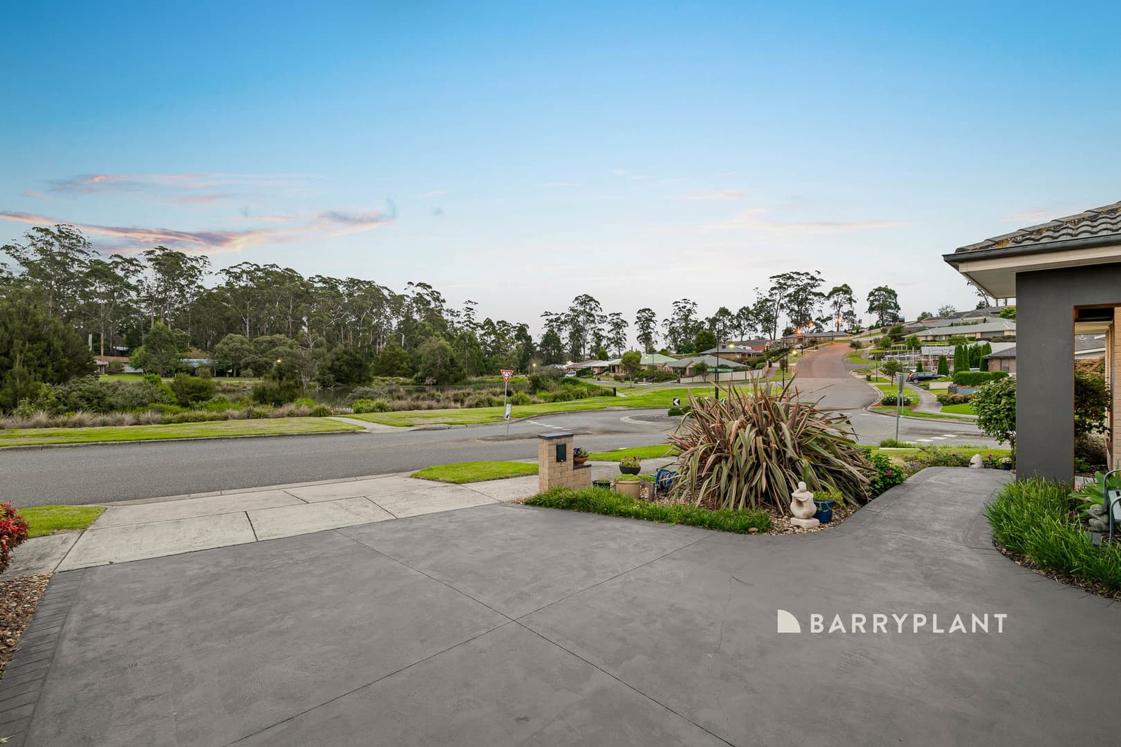 22 Waterside Drive, Drouin, VIC 3818, Drouin - Thumbnail 4