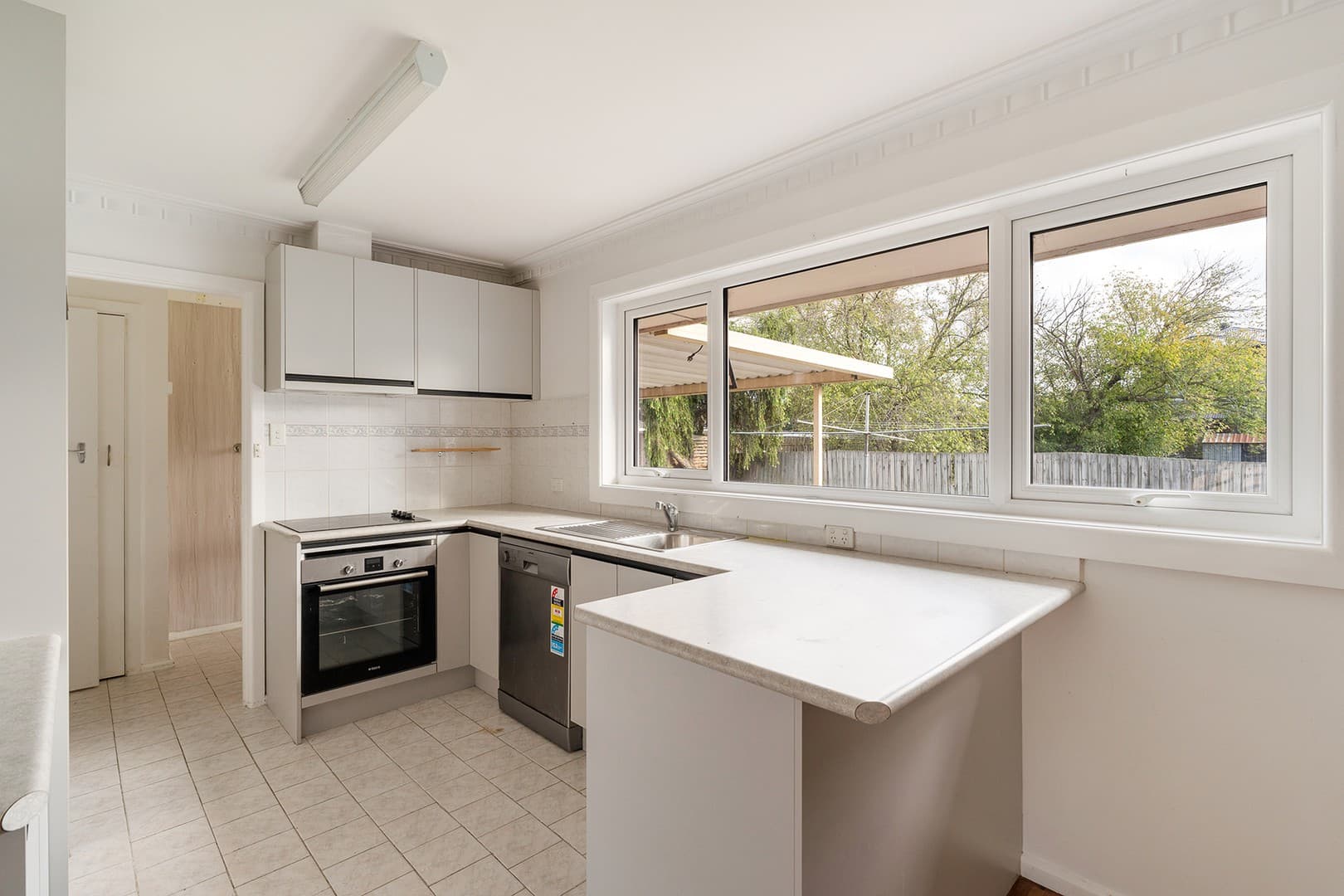 33 Second Avenue, Craigieburn, VIC 3064, Craigieburn - Thumbnail 5