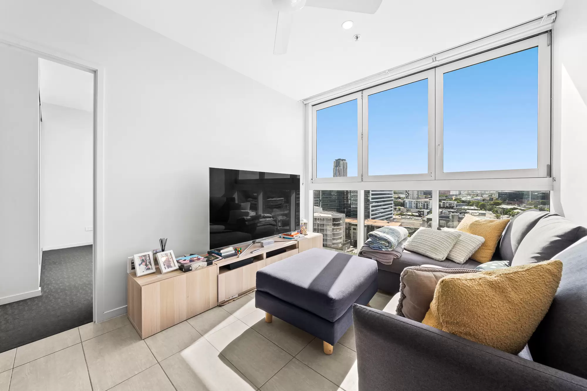 1401/977 Ann Street, Fortitude Valley, Fortitude Valley - Thumbnail 2