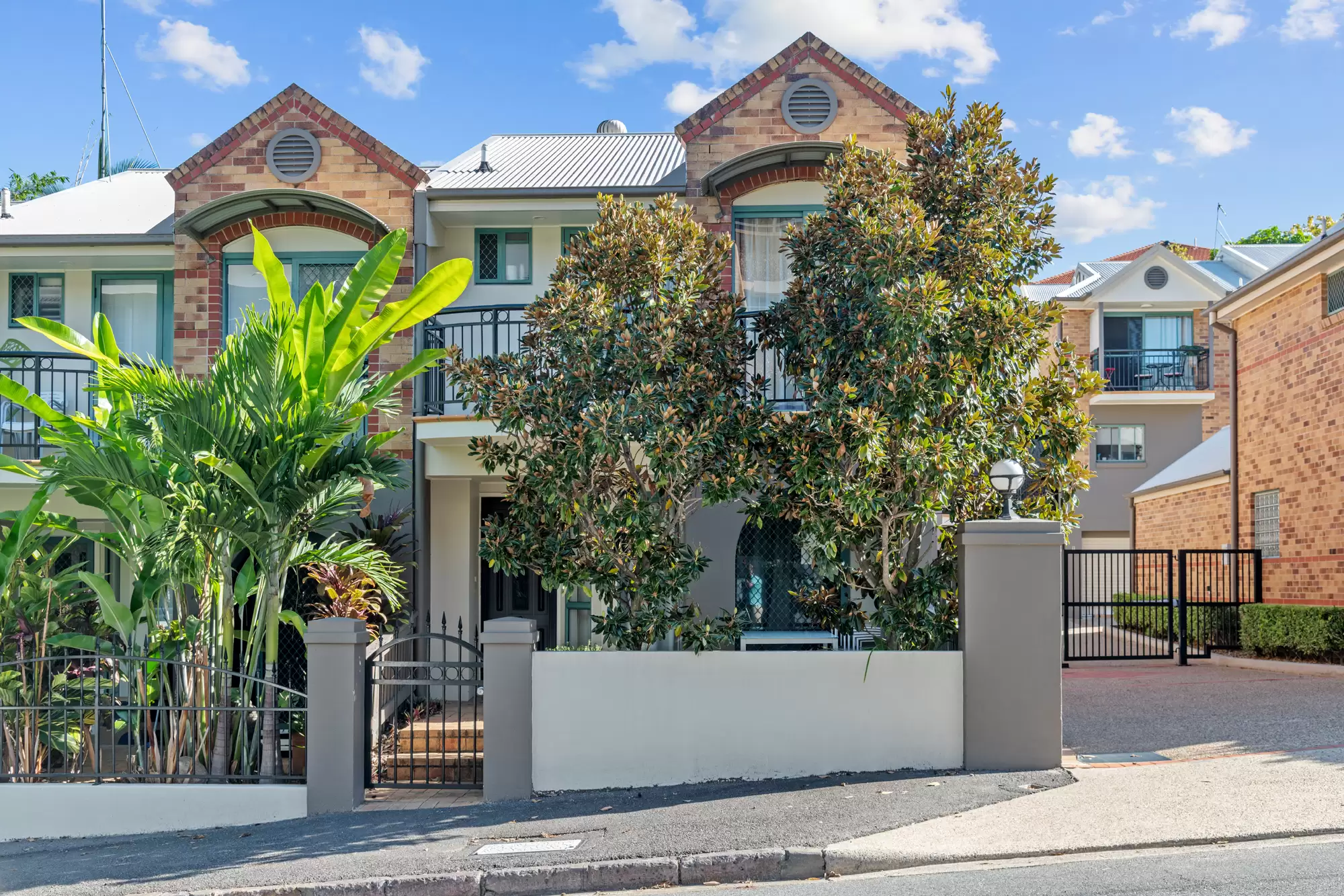 2/108 Victoria Street, Spring Hill, Spring Hill - Image 1