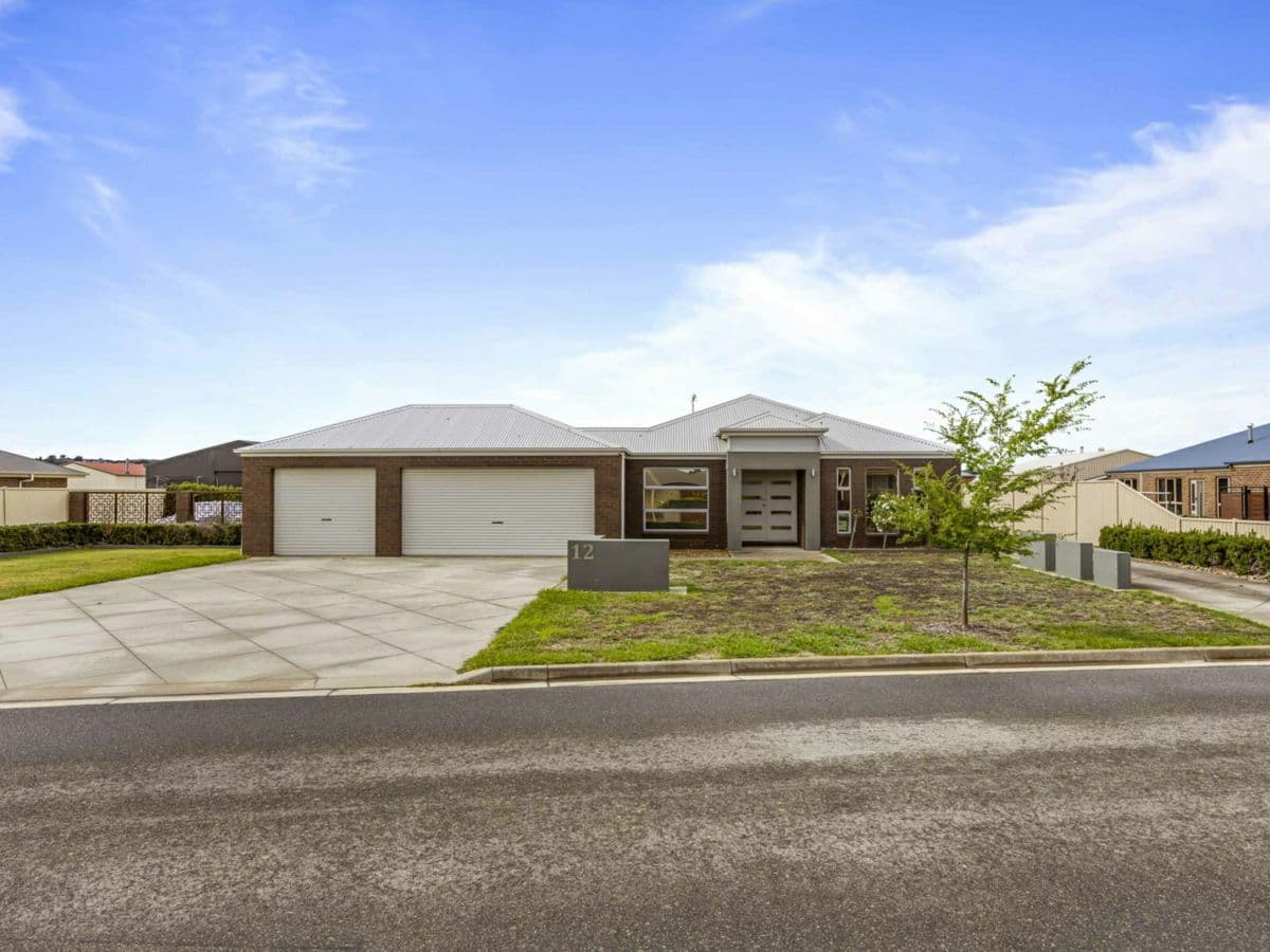 12 Westcliffe Crescent, SEBASTOPOL, Sebastopol - Image 1