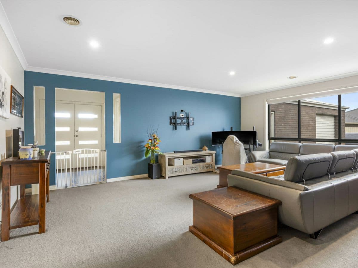 12 Westcliffe Crescent, SEBASTOPOL, Sebastopol - Thumbnail 2