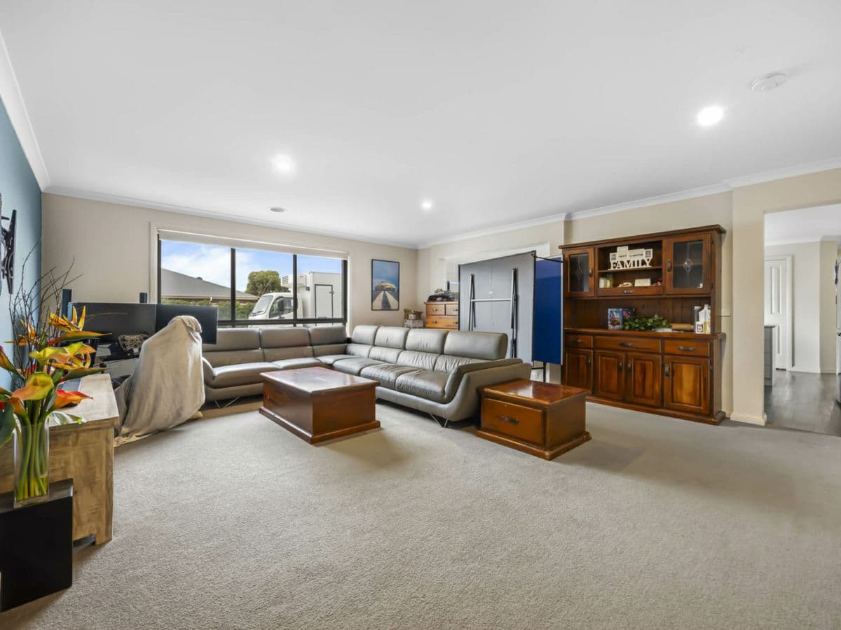 12 Westcliffe Crescent, SEBASTOPOL, Sebastopol - Thumbnail 3