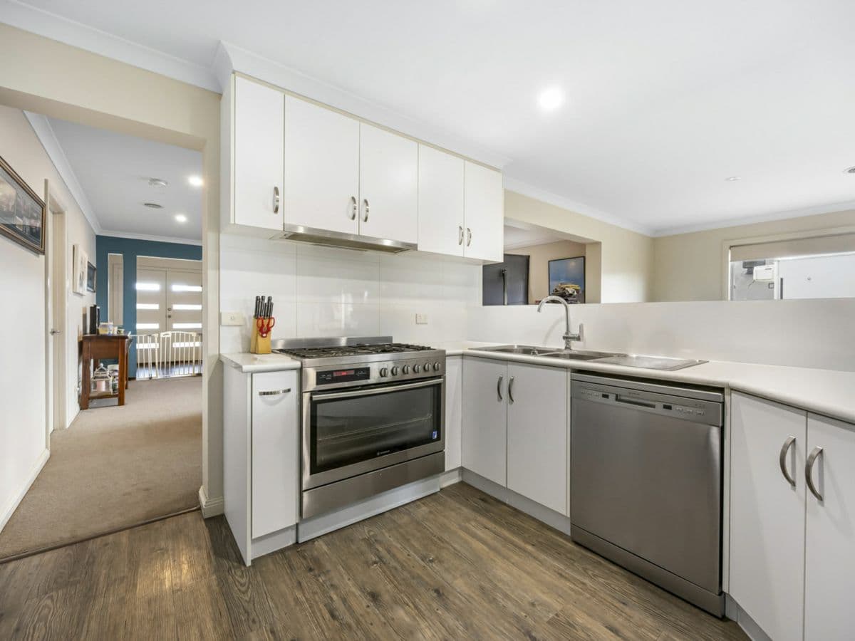 12 Westcliffe Crescent, SEBASTOPOL, Sebastopol - Thumbnail 4