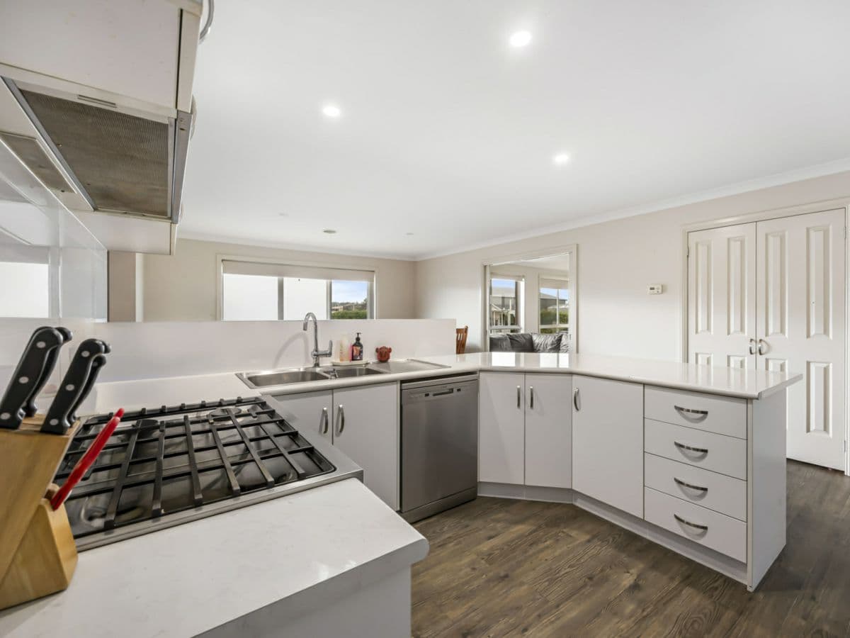 12 Westcliffe Crescent, SEBASTOPOL, Sebastopol - Thumbnail 5