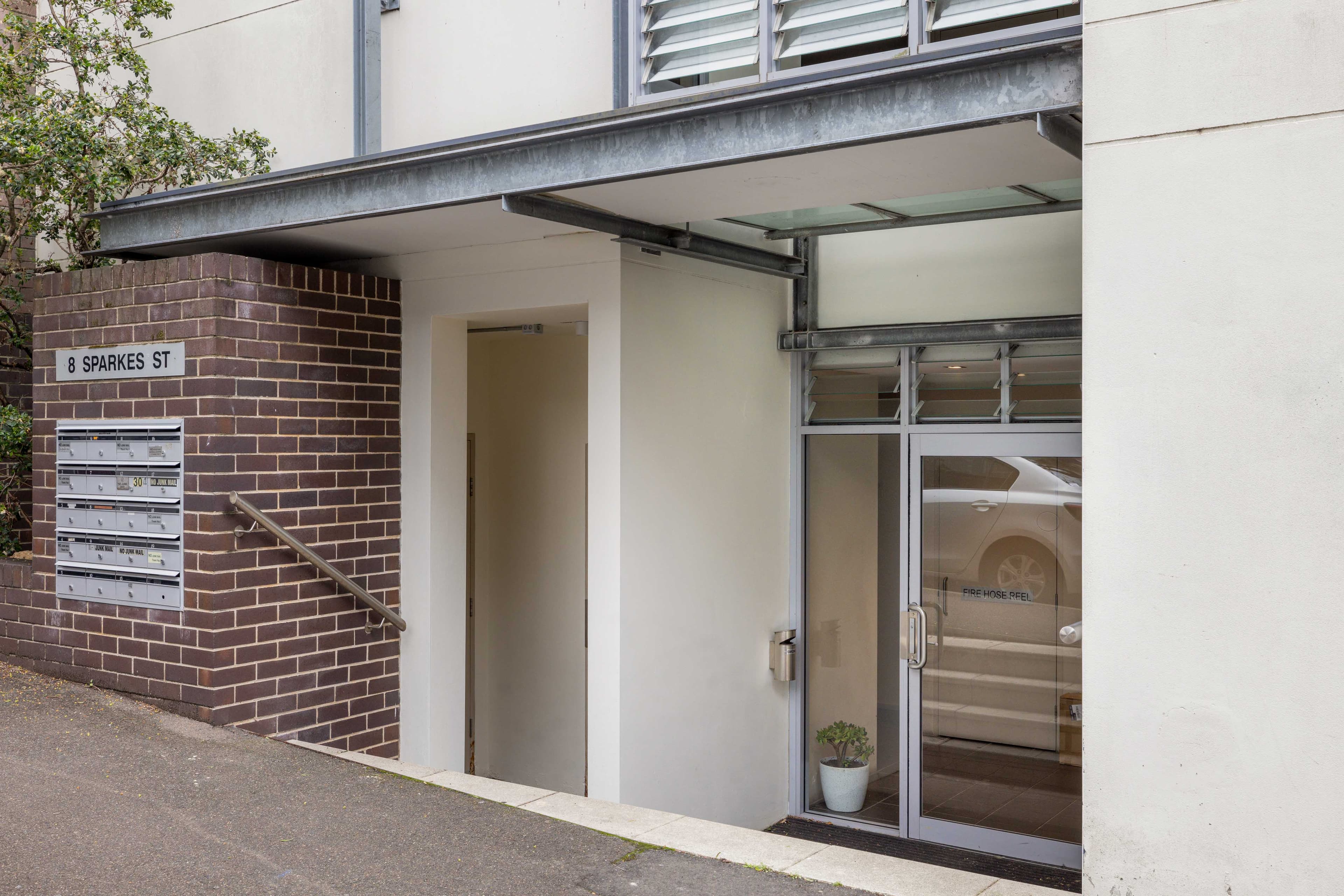 17/8 Sparkes Street, Camperdown - Image 1