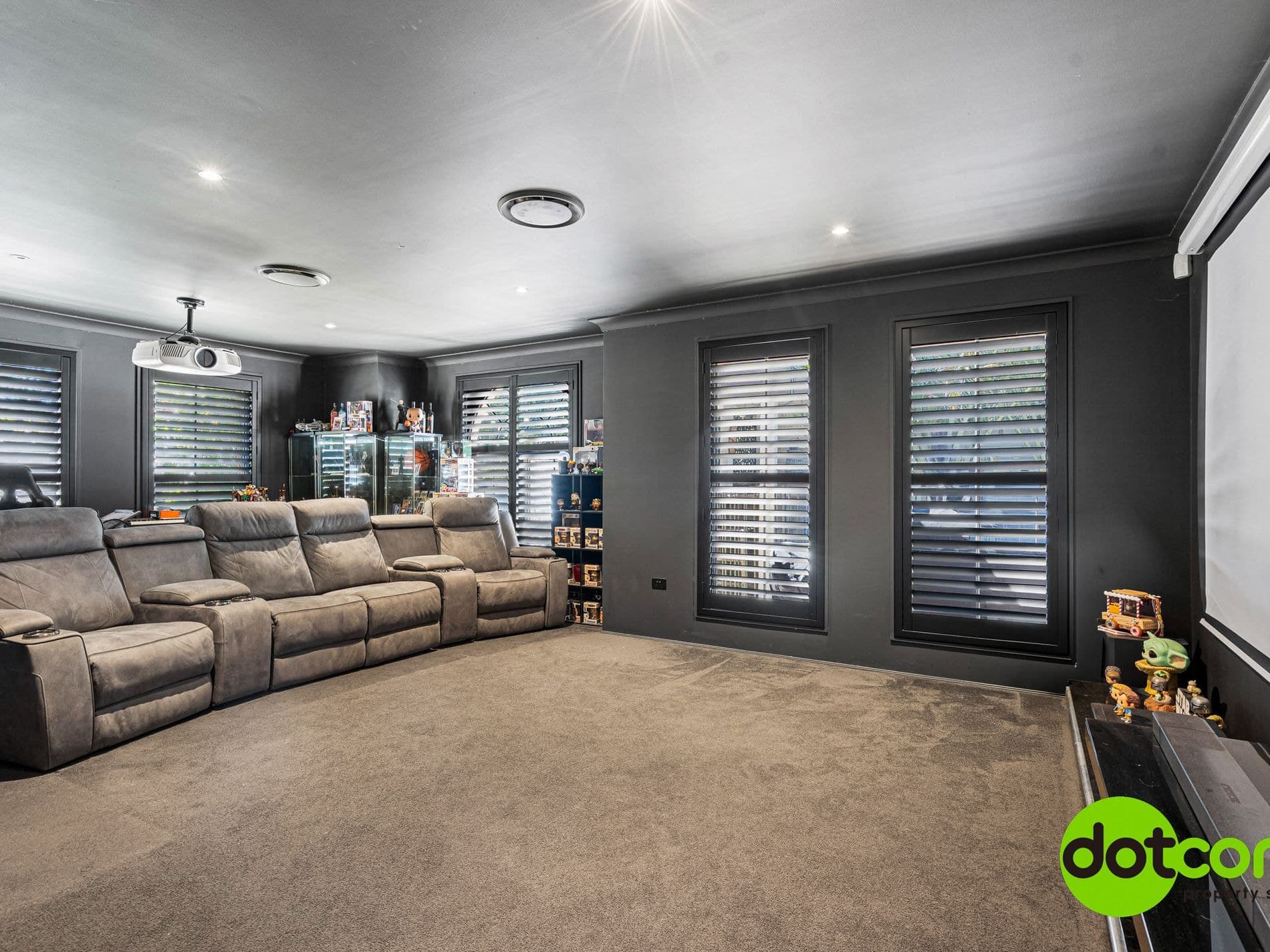 58 Irving Court, Hamlyn Terrace - Thumbnail 2
