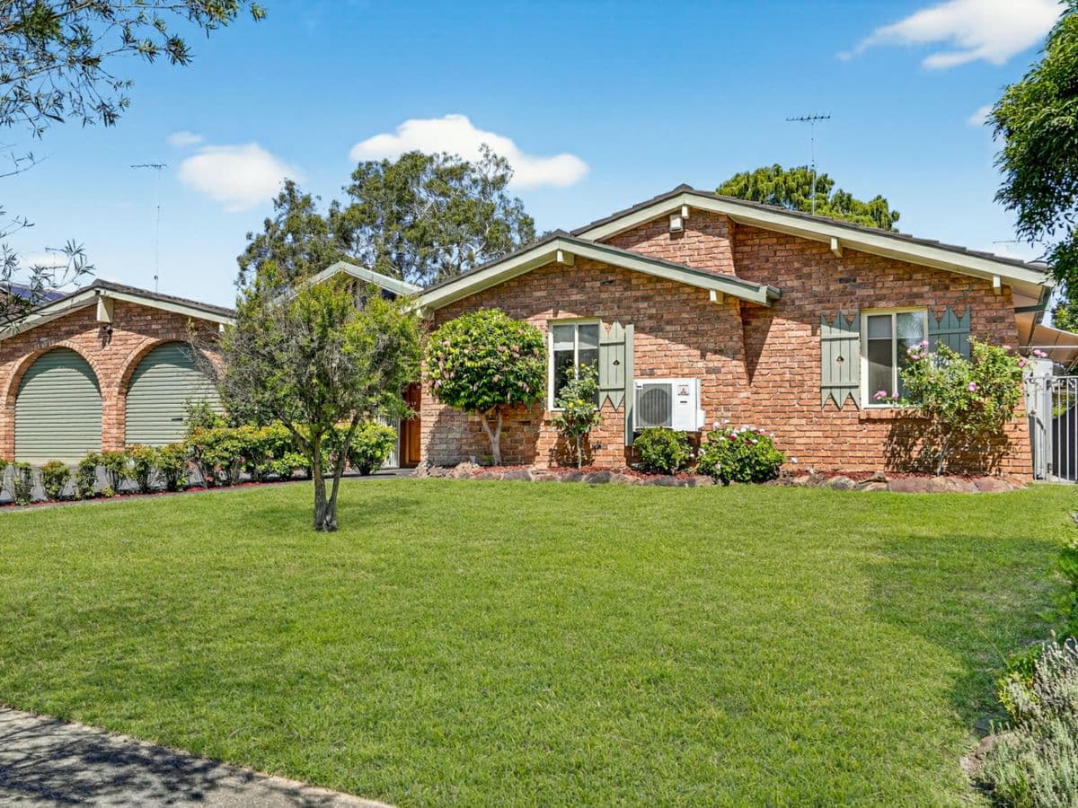 83 Joseph Banks Drive, KINGS LANGLEY, Kings Langley - Image 1