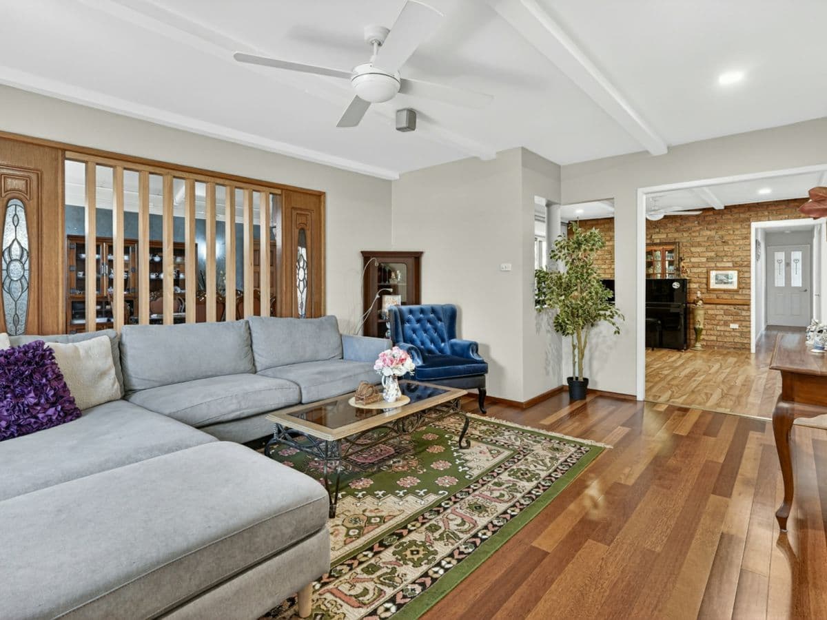 83 Joseph Banks Drive, KINGS LANGLEY, Kings Langley - Thumbnail 2