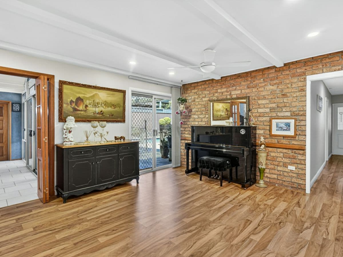 83 Joseph Banks Drive, KINGS LANGLEY, Kings Langley - Thumbnail 5