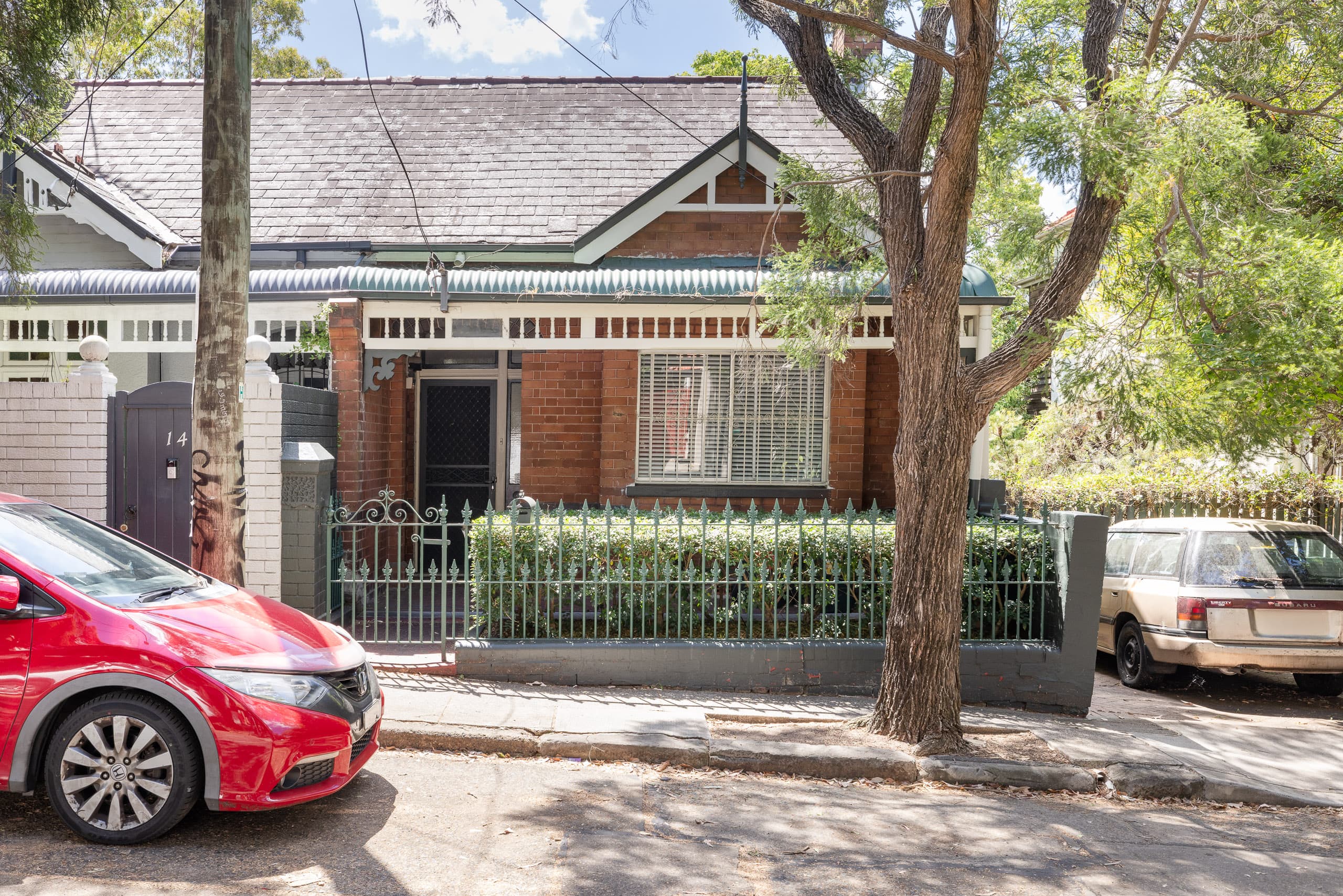 16 Simmons Street, Newtown - Image 1