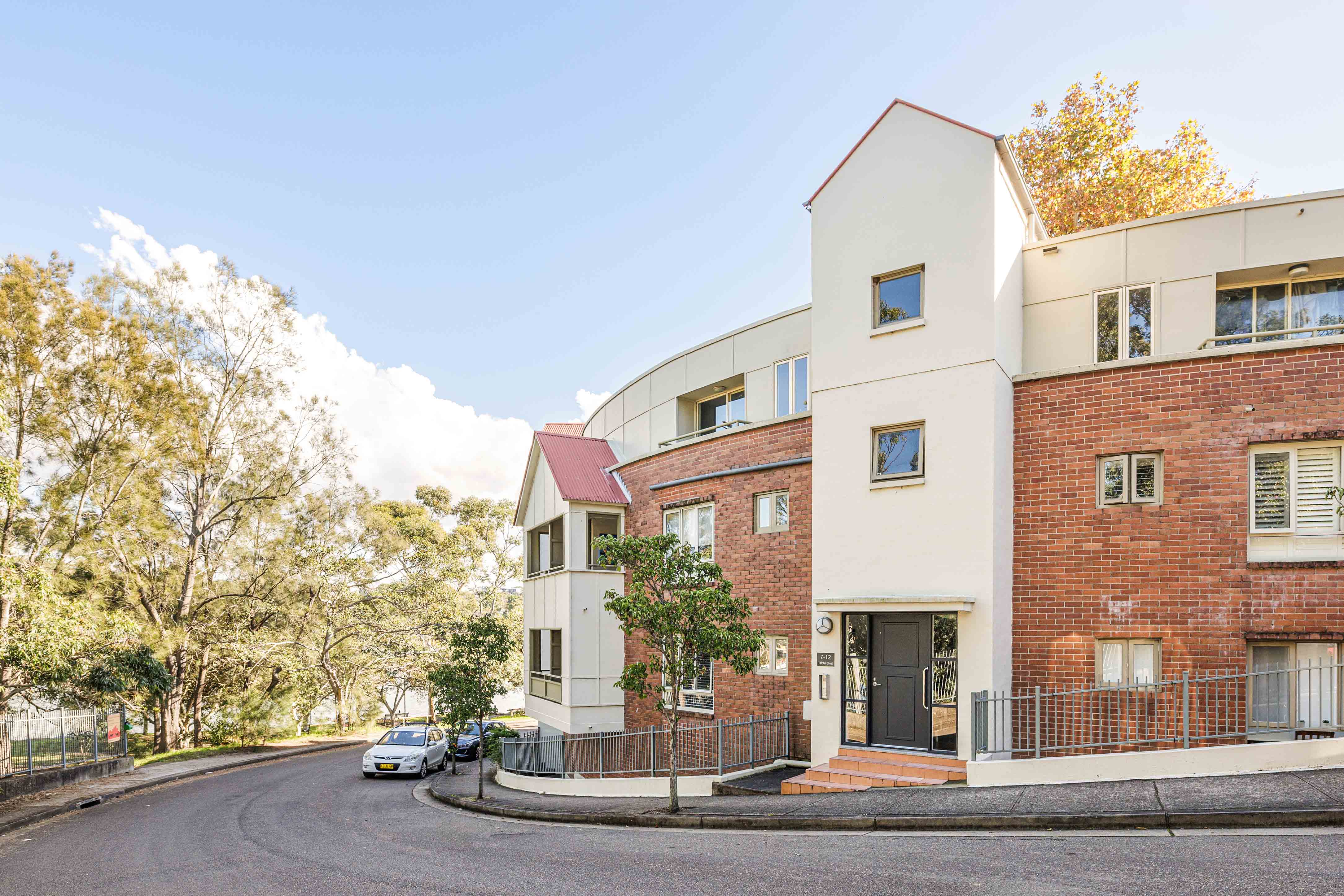 10/1 Mckell Street, Birchgrove - Image 1