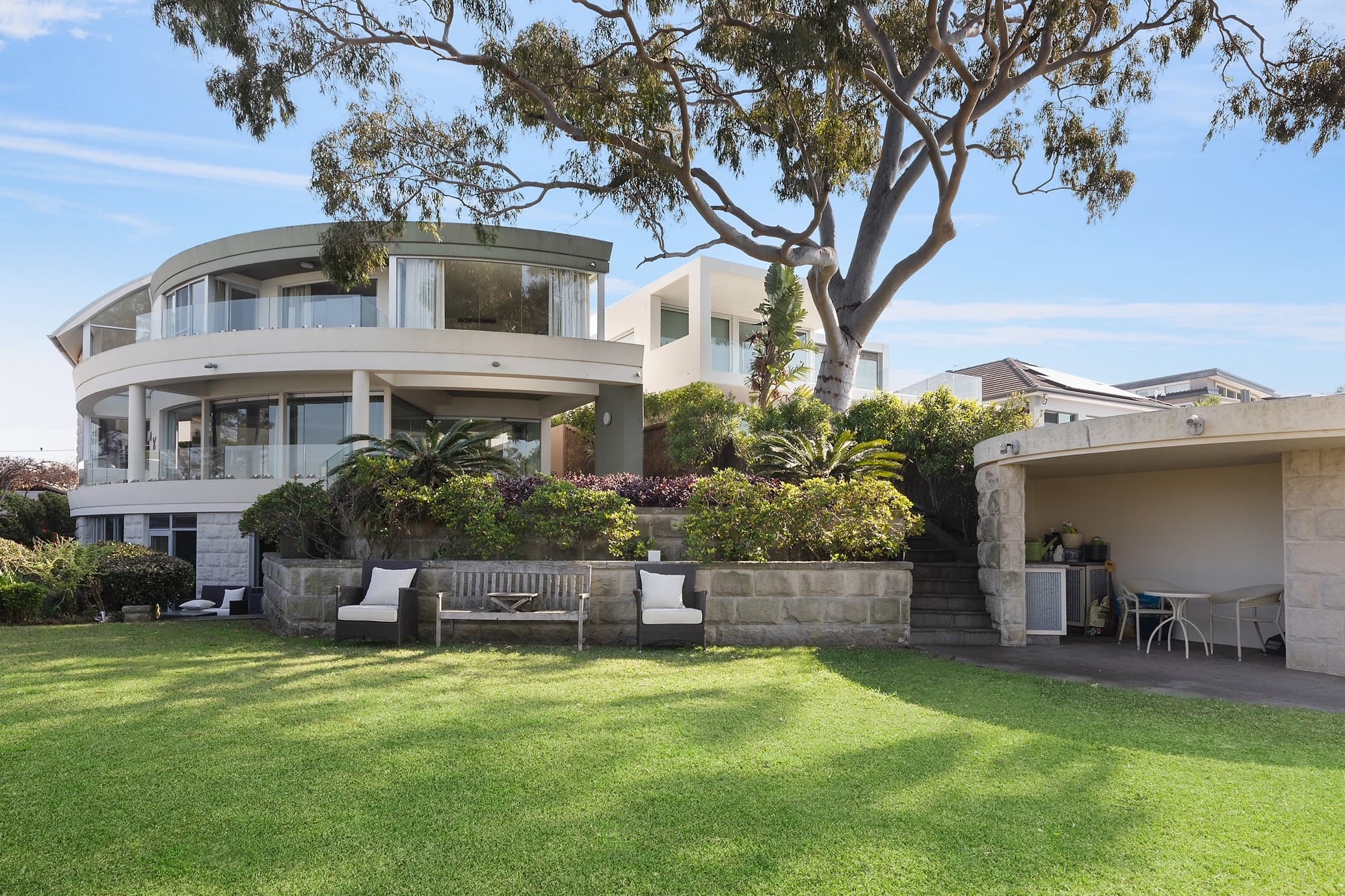 32 William Street, Henley - Image 1