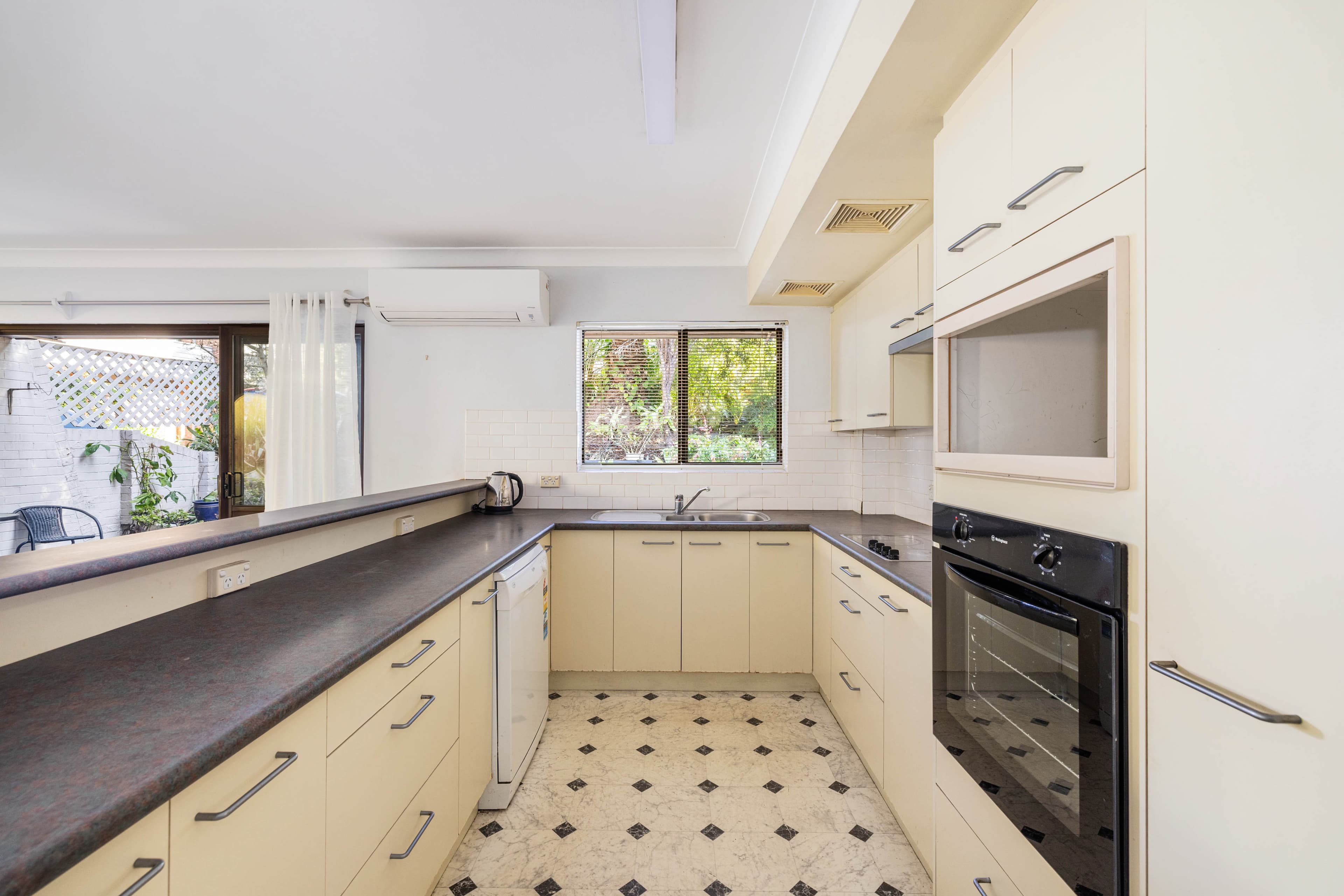 24/10-16 Batemans Road, Gladesville - Thumbnail 8