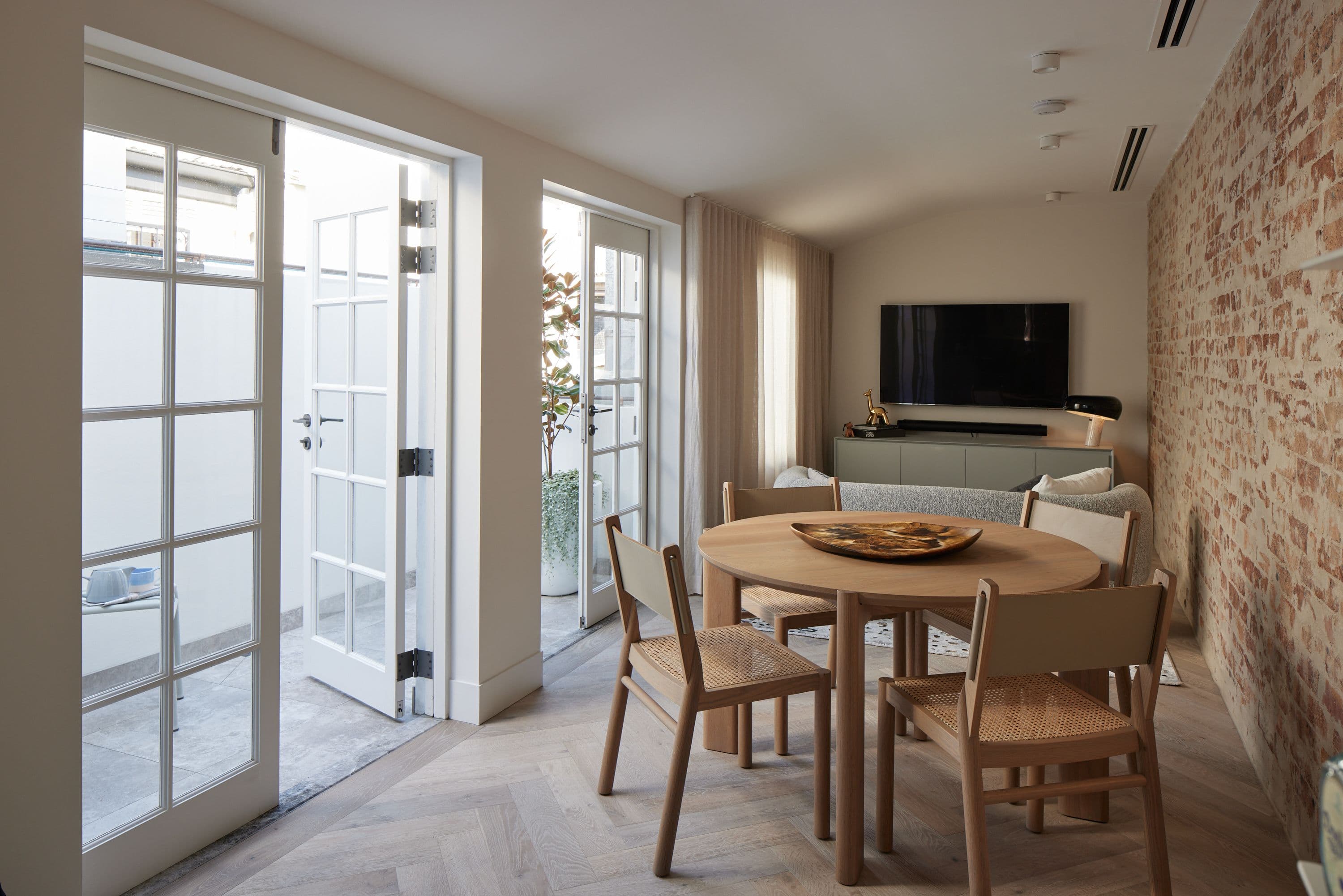2/487 Crown Street, Surry Hills - Thumbnail 2