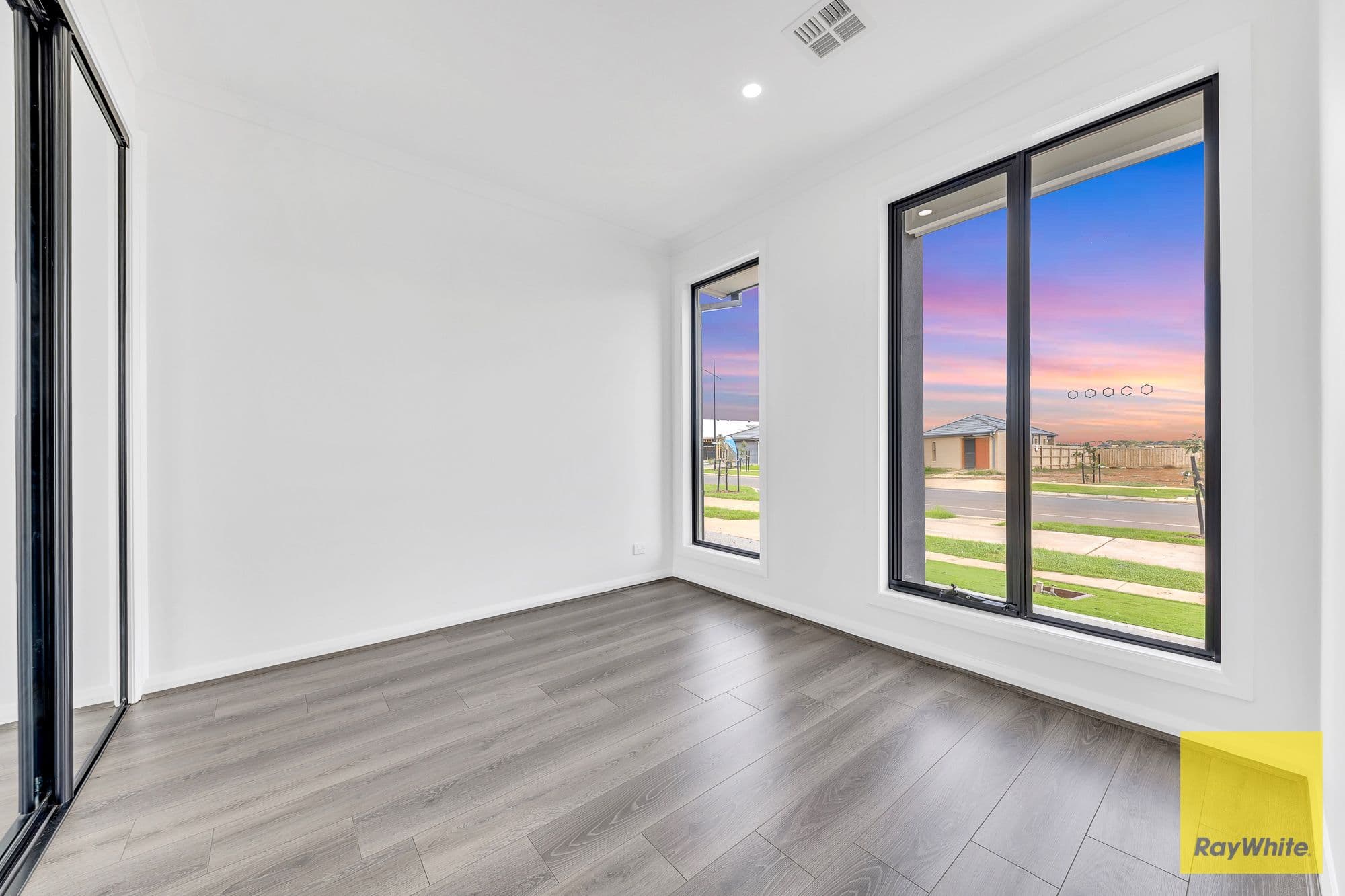 177 Whitecross Drive, THORNHILL PARK VIC 3335, Thornhill Park - Thumbnail 4