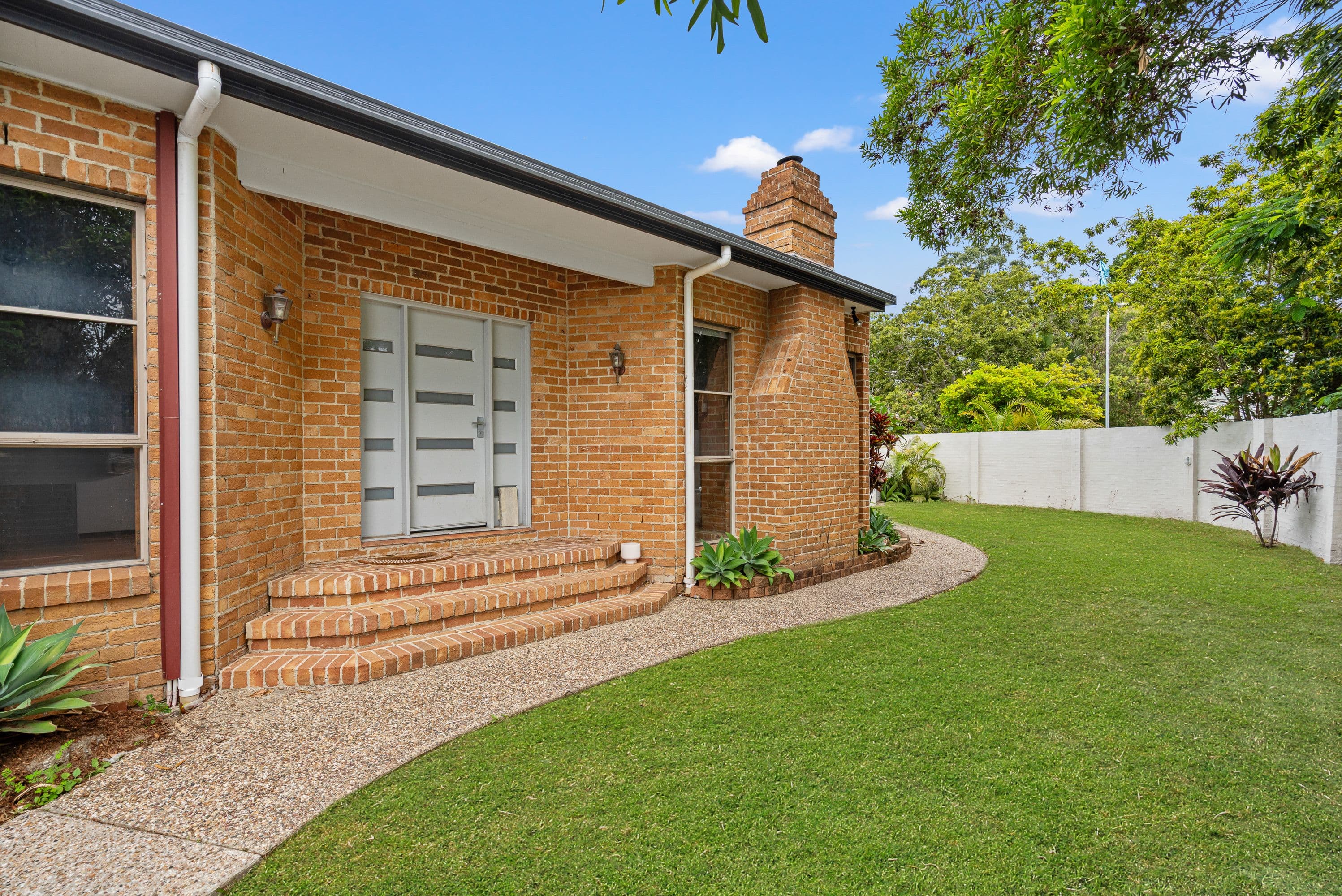 2 Exmouth Court, Elanora QLD 4221, Elanora - Thumbnail 2