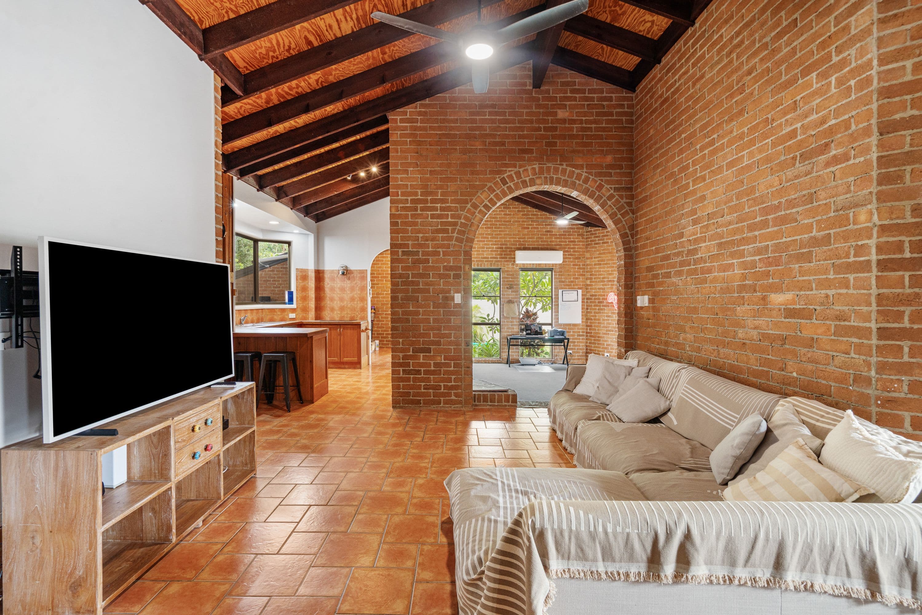 2 Exmouth Court, Elanora QLD 4221, Elanora - Thumbnail 4