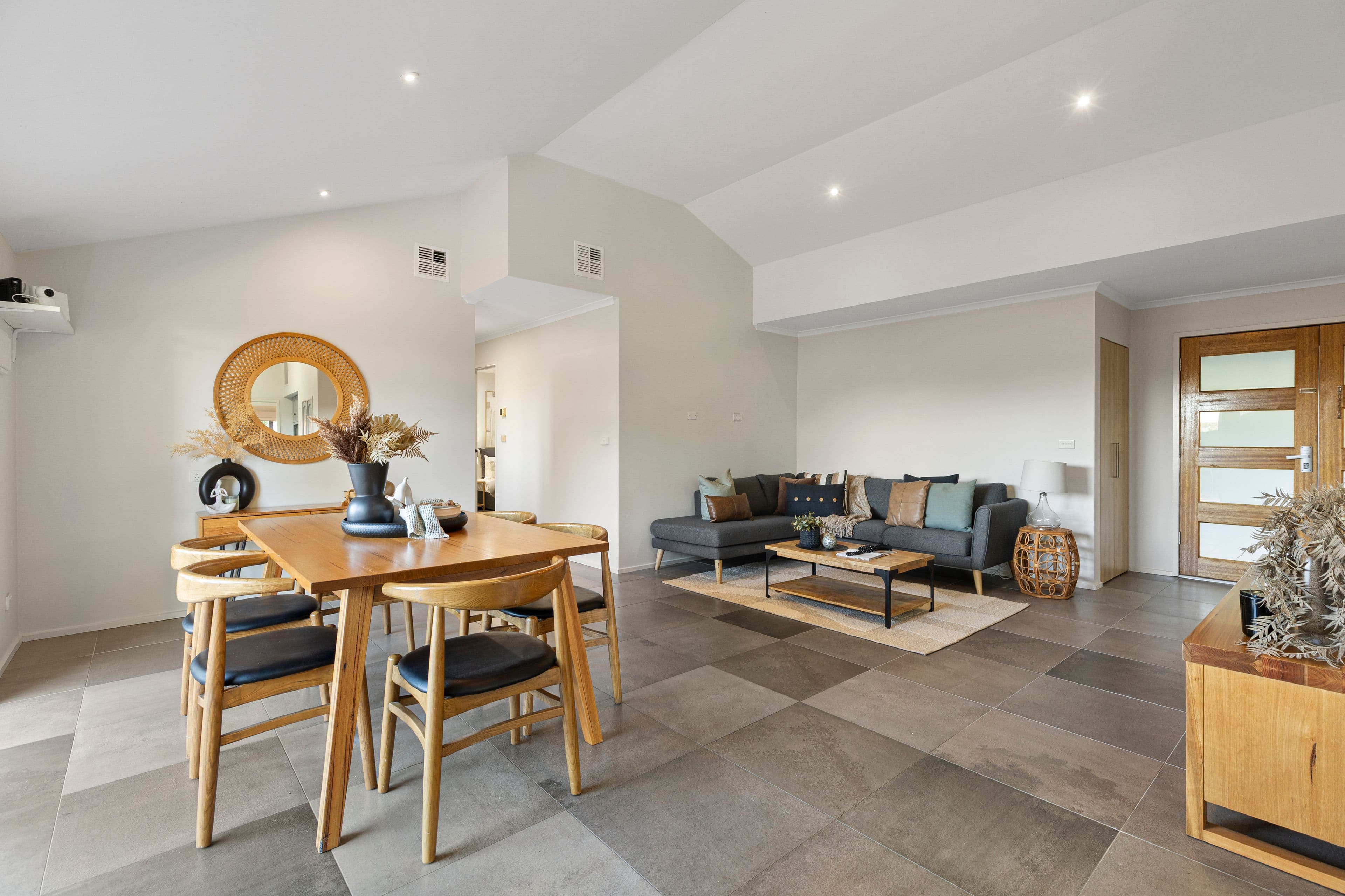 35 Bareena Avenue, Rowville VIC 3178, Rowville - Thumbnail 2