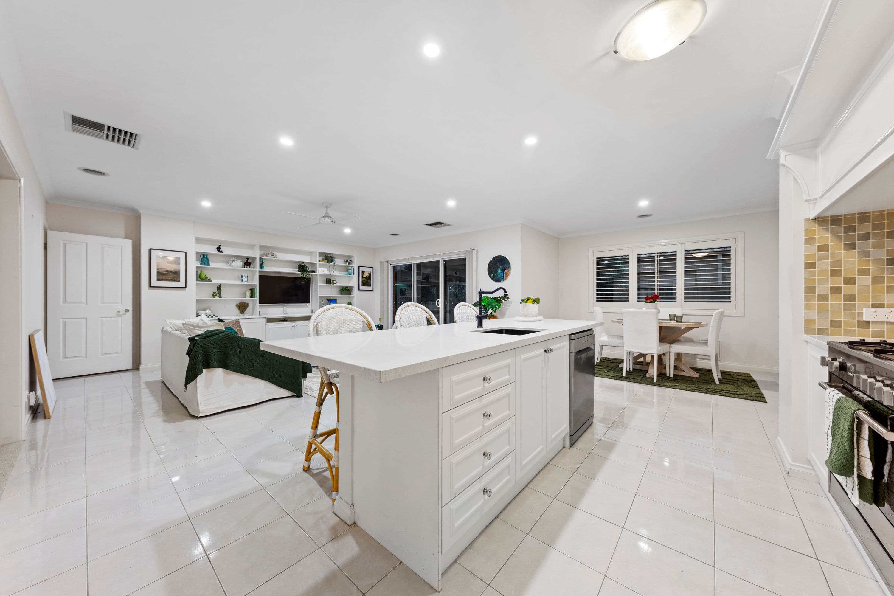 30 Park Orchard Drive, Pakenham VIC 3810, Pakenham - Thumbnail 4