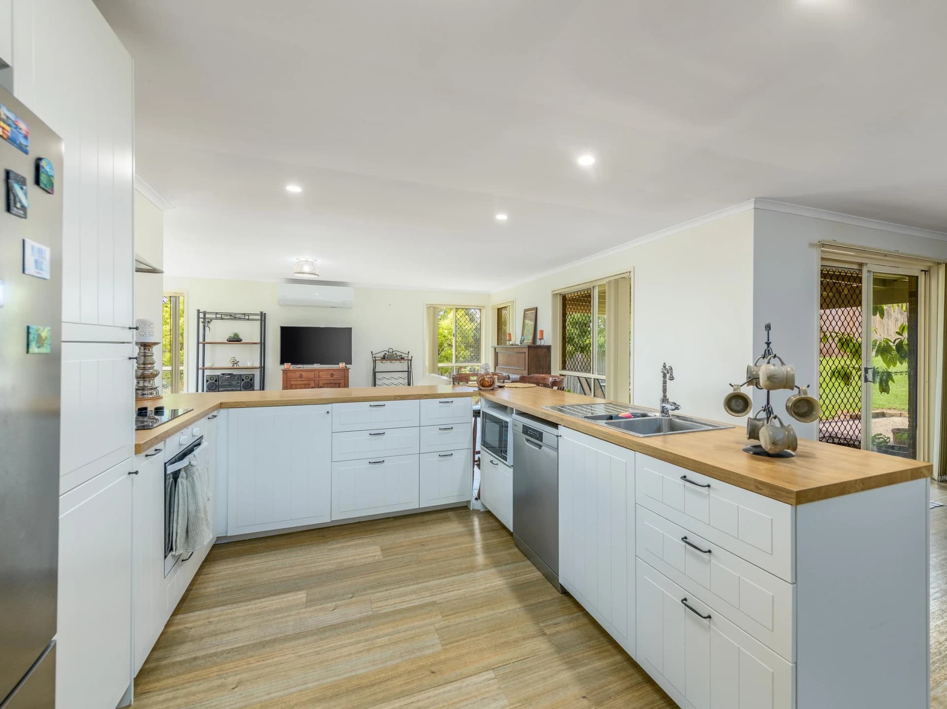 4 Dalby Court, Helensvale QLD 4212, Helensvale - Thumbnail 2