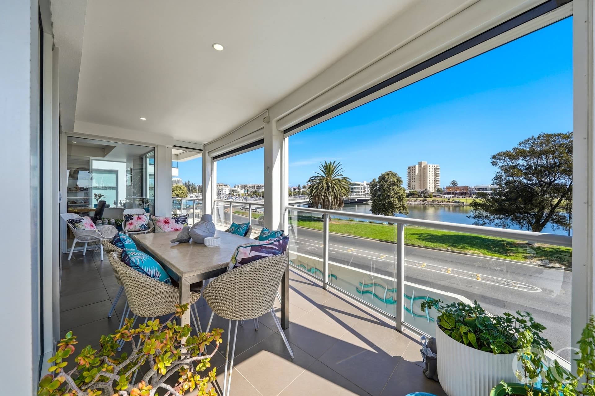 2/24 Adelphi Terrace, Glenelg North - Thumbnail 2