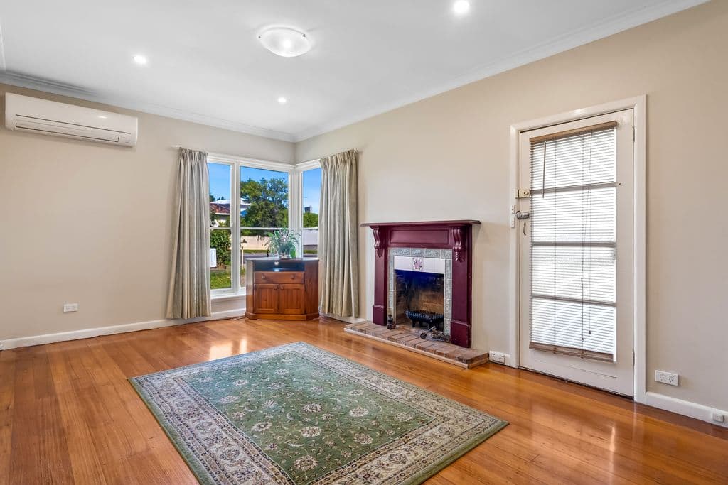 318 Grimshaw Street, Watsonia North, VIC, 3087, Watsonia North - Thumbnail 2