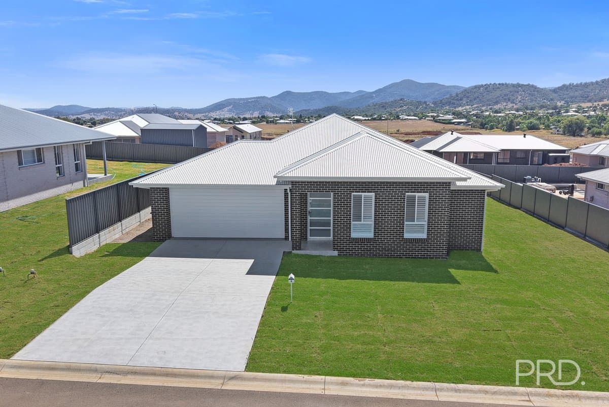 8 Crested Avenue, TAMWORTH NSW 2340, Tamworth - Image 1